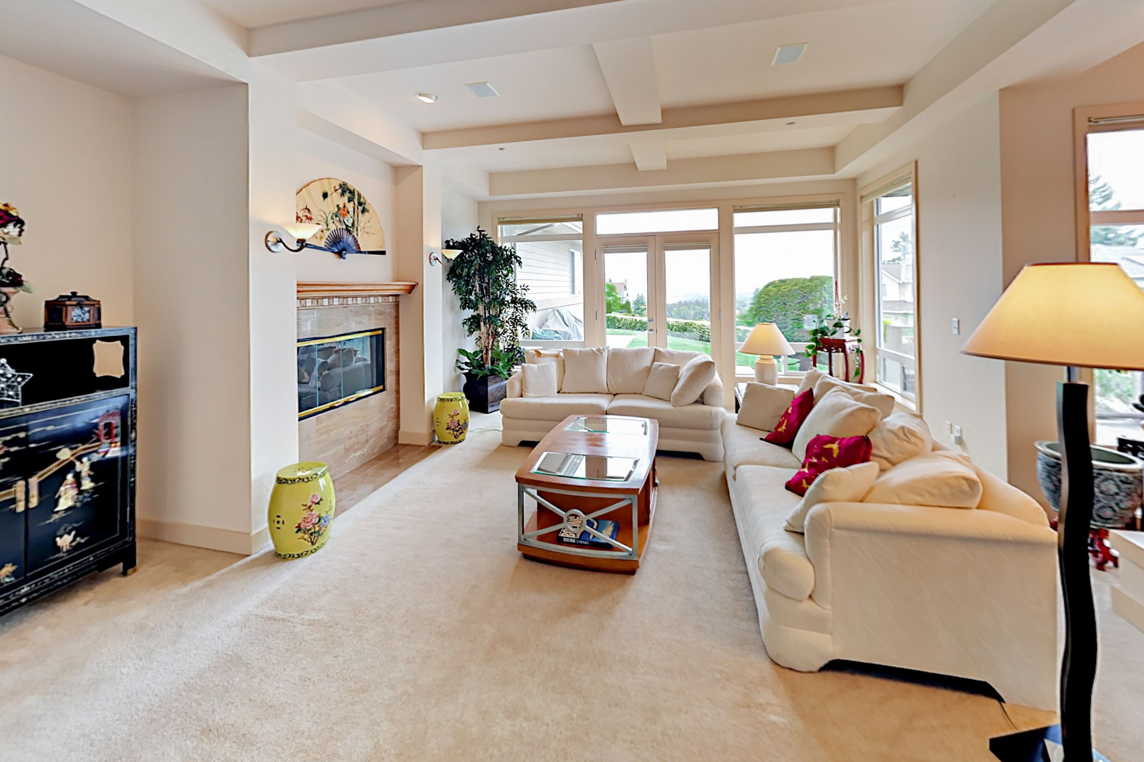 Freshly Updated Golf Getaway with Lake Washington & City Views!