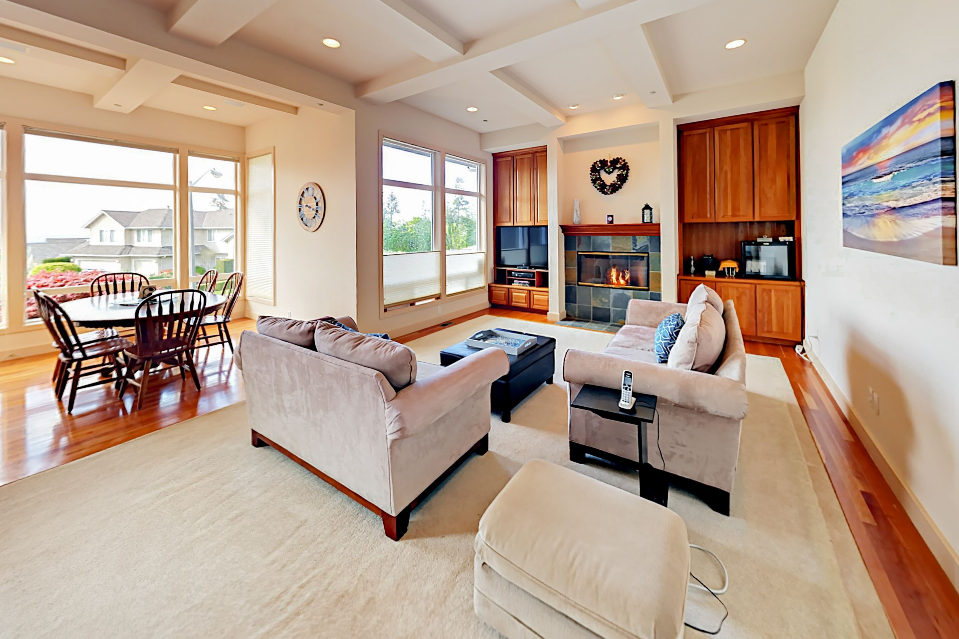 Freshly Updated Golf Getaway with Lake Washington & City Views!