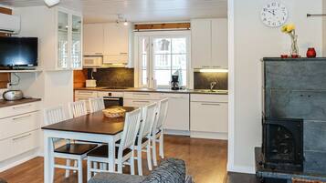 Réfrigérateur, micro-ondes, four, lave-vaisselle