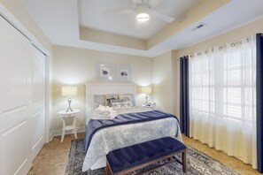 3 quartos, acesso à internet, roupa de cama