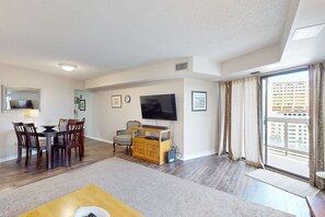Interior - Cute Beach-View Condo with Pool & Game Room | Across the Street from Ocean (Myrtle Beach)