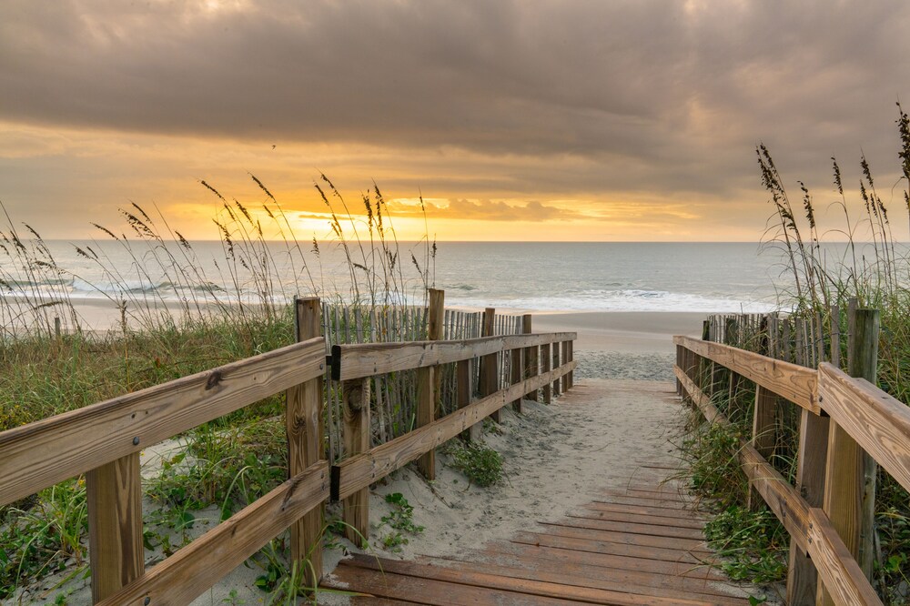 Lovely Surfside Shores Gem with Beach Access, Ocean Views, Grill & Pool