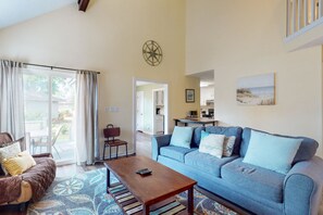 TV, fireplace, DVD player, books