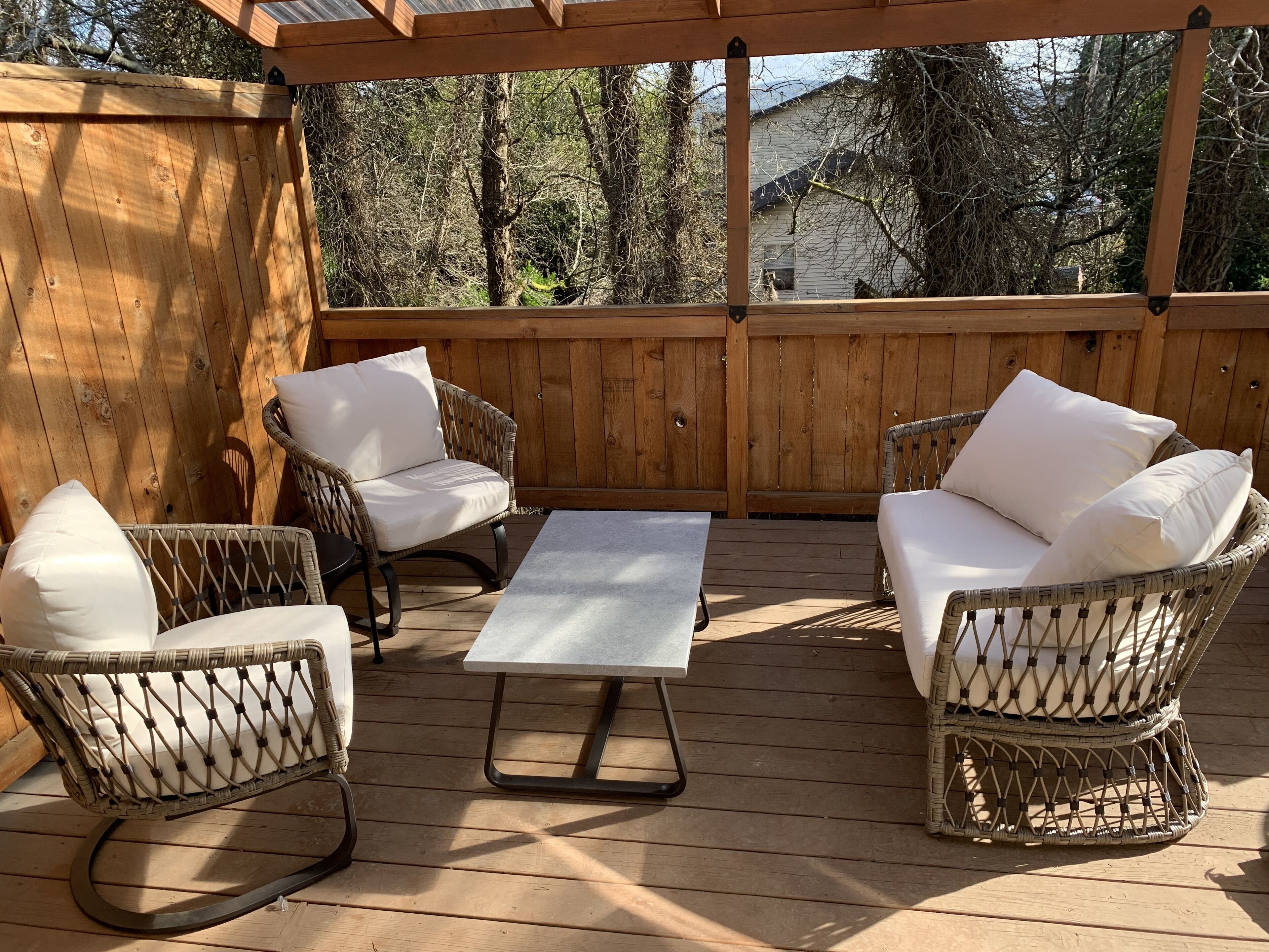 Spacious ranch with lots of parking, pet friendly, partial bay view.