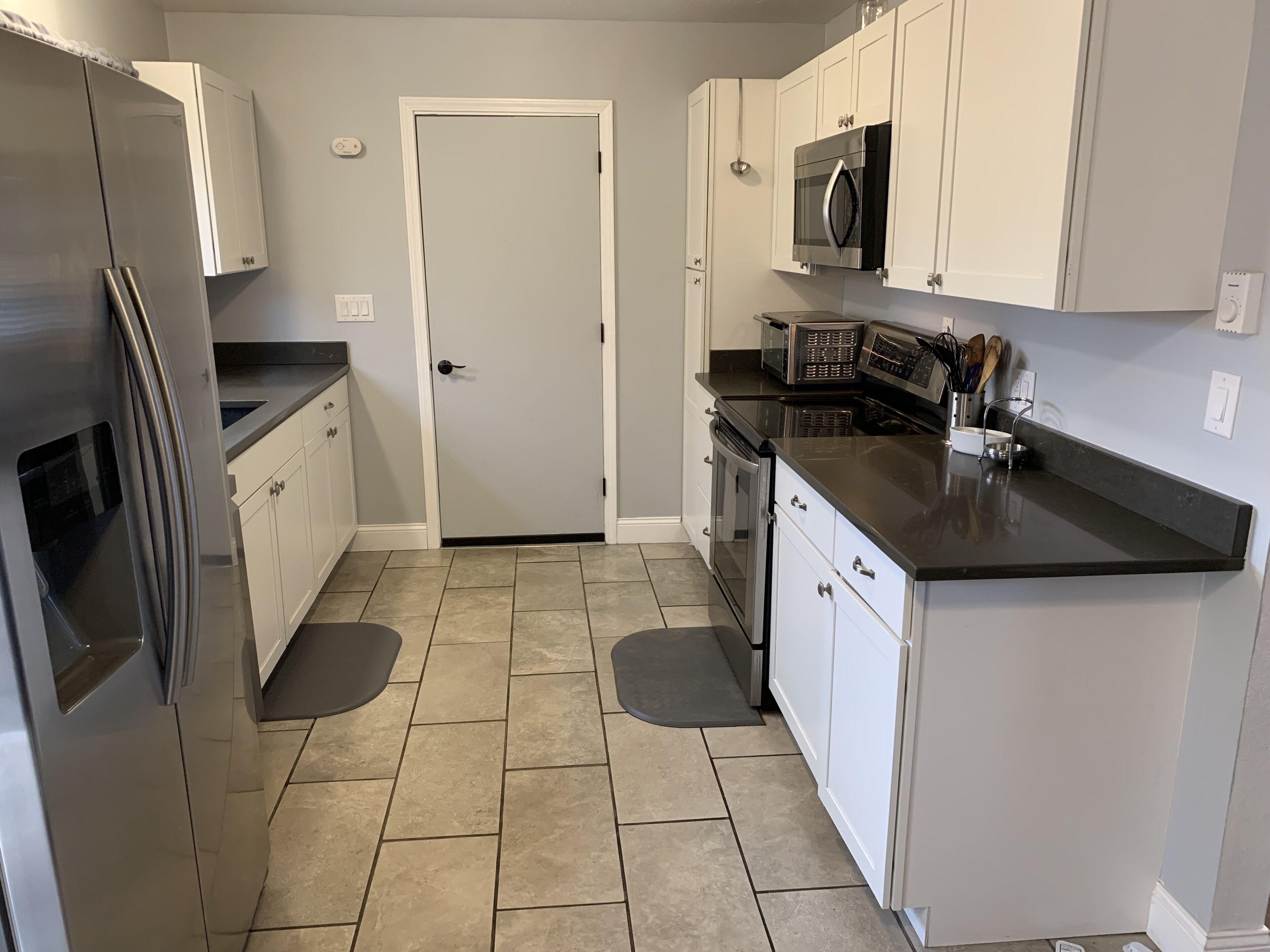 Spacious ranch with lots of parking, pet friendly, partial bay view.