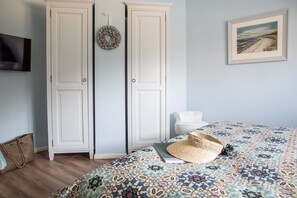 3 chambres, coffres-forts dans les chambres, bureau