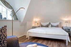 3 bedrooms, in-room safe, desk, iron/ironing board
