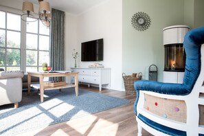 TV, fireplace, DVD player, stereo - Vacation home Haubenlerche 14 - Holiday home Haubenlerche 14 - Close to nature (Fuhlendorf)