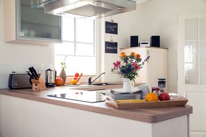 Refrigerador, horno, placa de cocina, lavavajillas