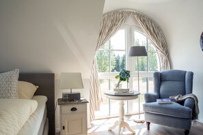 3 bedrooms, in-room safe, iron/ironing board, WiFi