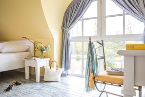 3 bedrooms, in-room safe, desk, iron/ironing board