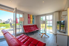 TV, fireplace, stereo