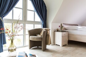 3 bedrooms, in-room safe, desk, iron/ironing board