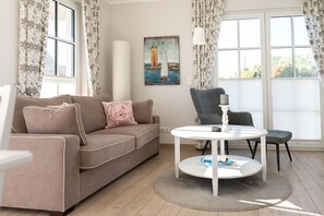 Fernseher, Kamin, Stereoanlage