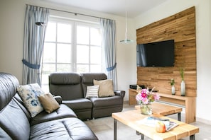 Fernseher, Kamin, DVD-Player, Stereoanlage