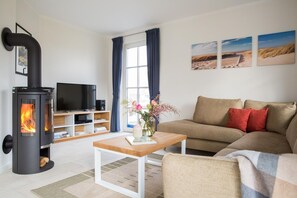 TV, fireplace, stereo