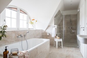 Shower, hair dryer, towels
