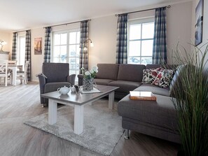 TV, fireplace, stereo