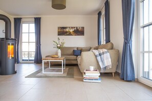 Unclassified image, 3 of 31, button