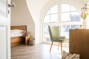 3 Schlafzimmer, Zimmersafe, Schreibtisch, Bügeleisen/Bügelbrett