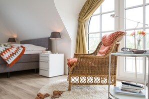 3 bedrooms, in-room safe, desk, iron/ironing board