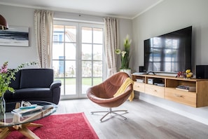 Televisio, takka, DVD-soitin, stereot