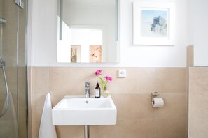 Doccia, asciugacapelli, asciugamani