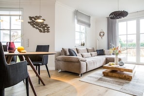 Fernseher, Kamin, DVD-Player, Stereoanlage