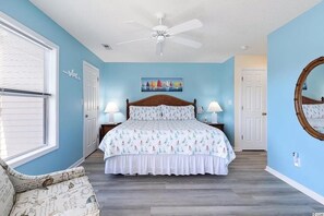 2 bedrooms, desk, iron/ironing board, free WiFi - Endless Summer Condo • 6-Min Walk to Beach + Pool & Hot Tub (North Myrtle Beach)