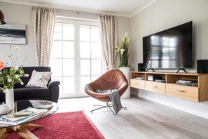 Fernseher, Kamin, DVD-Player, Stereoanlage