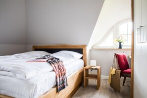 2 chambres, coffres-forts dans les chambres, bureau