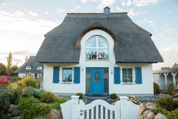 Unclassified image, 1 of 33, button