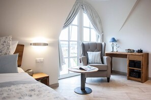 Unclassified image, 4 of 33, button