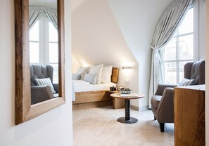 2 Schlafzimmer, Zimmersafe, Schreibtisch, Bügeleisen/Bügelbrett