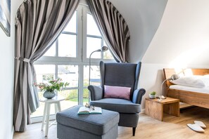 3 bedrooms, in-room safe, desk, iron/ironing board