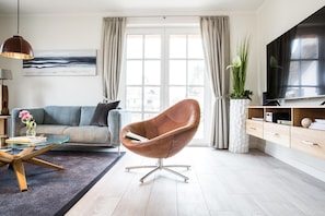 Fernseher, Kamin, DVD-Player, Stereoanlage