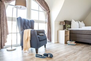 3 chambres, coffre-fort, bureau, fer et planche à repasser