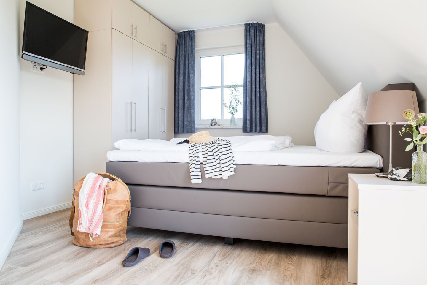 3 chambres, coffres-forts dans les chambres, bureau