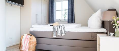 3 chambres, coffres-forts dans les chambres, bureau