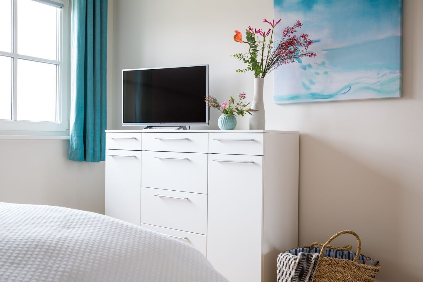 2 bedrooms, in-room safe, desk, iron/ironing board