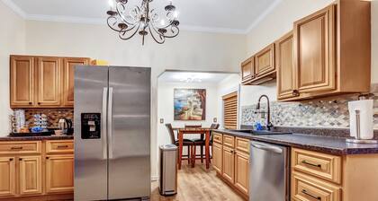 💎Urban Glam Gem💎 Rancher near Gonzaga w/GiG Internet