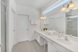 Talo (1 Bedroom) | Kylpyhuone | Kylpyamme