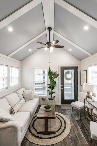 Heavensent Tiny Home @ The Retreat at Water's Edge - Lake Views!