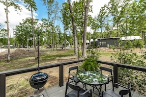 Outdoor dining - Heavensent Tiny Home @ The Retreat at Water's Edge - Lake Views! (Tracy City)
