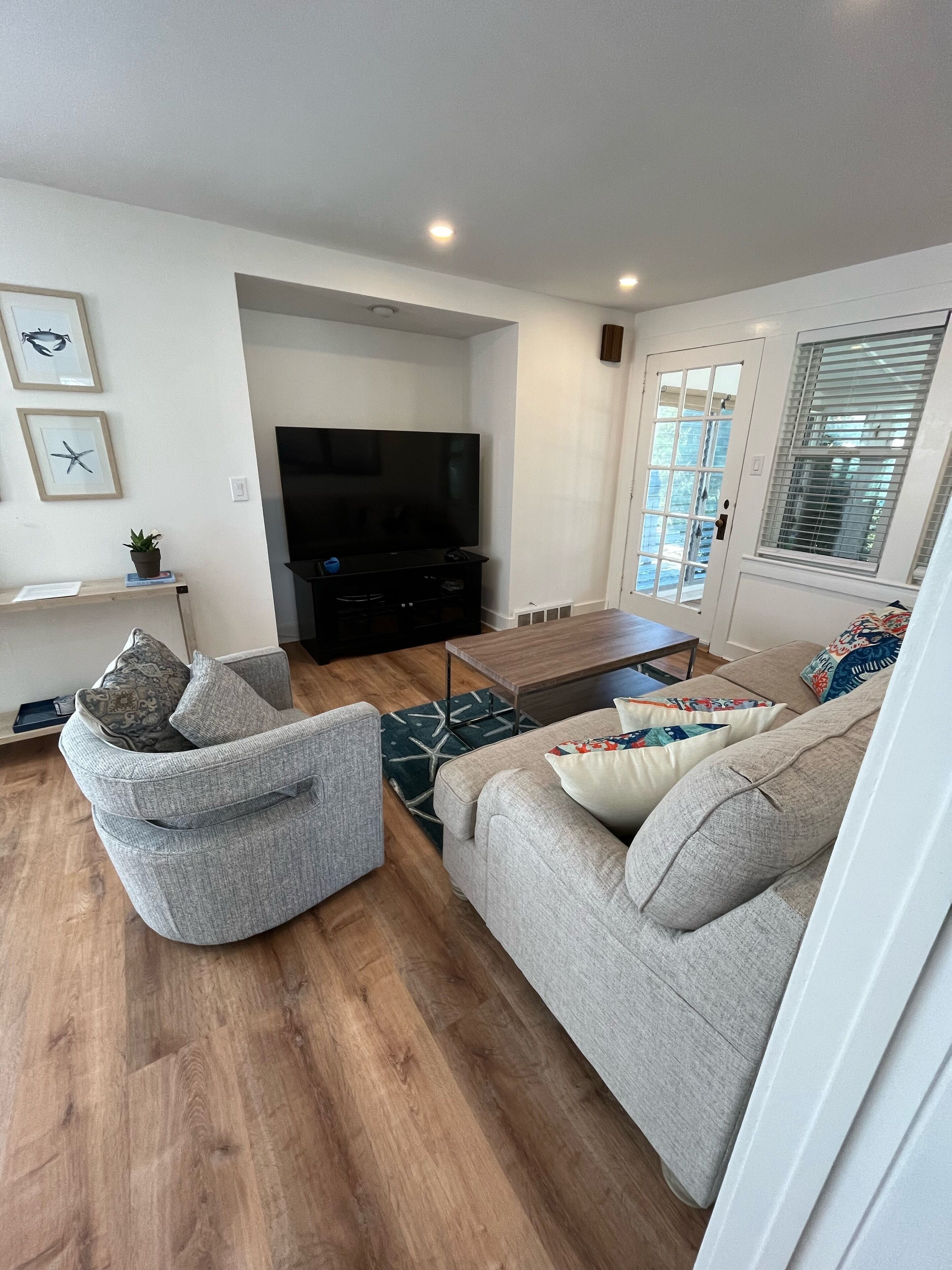 The  warm ocean breezes are calling your name!