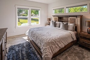 3 多间卧室、办公桌、熨斗/熨衣板、旅行婴儿床