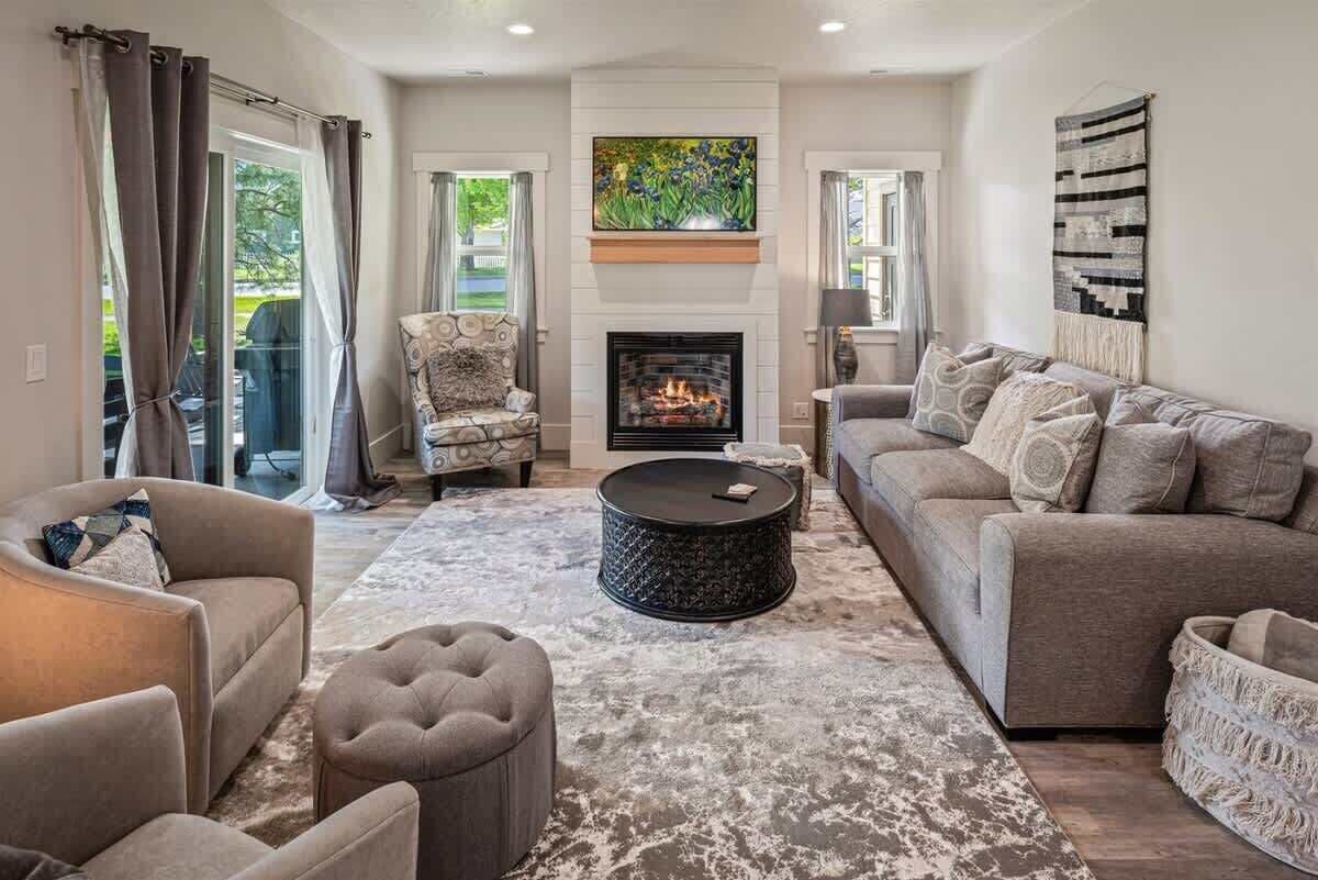 TV, fireplace, offices