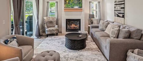 Télévision, cheminée, espaces bureaux