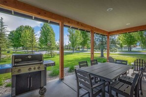 Outdoor dining - Family Home | Marina, Dover Bay | Extended Stays (Dover)