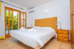 3 bedrooms, iron/ironing board, free WiFi, bed sheets